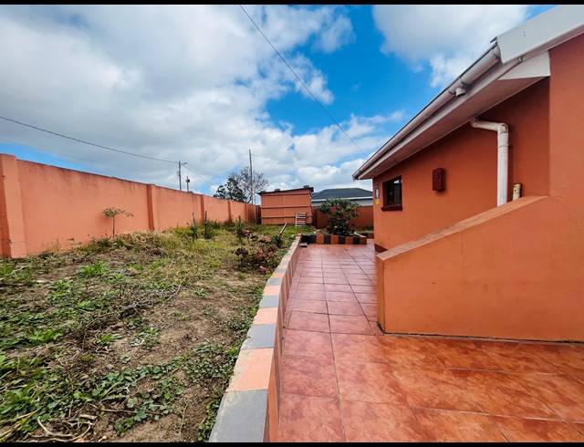 3 BEDROOM FREEHOLD FOR SALE IN MDANTSANE NU 17